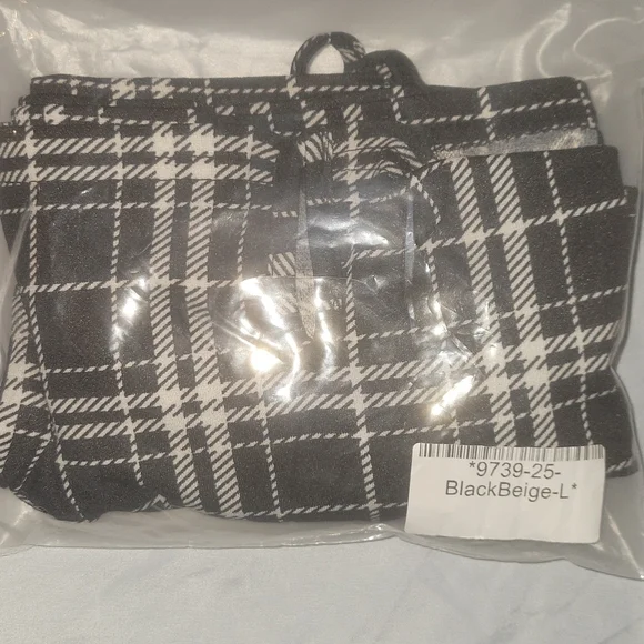 Black and white plaid skirt. (L) - Picture 10 of 10